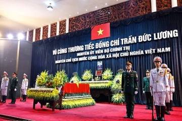 Cu hanh trong the Le Quoc tang nguyen Chu tich nuoc Tran Duc Luong hinh anh
