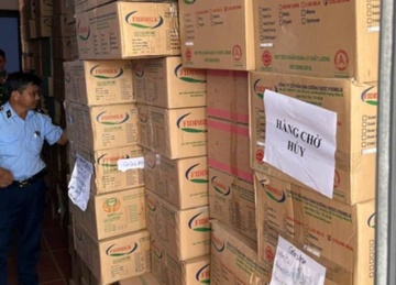 Phat hien kho chua gan 12.000 lon sua bot khong ro nguon goc o Long An hinh anh
