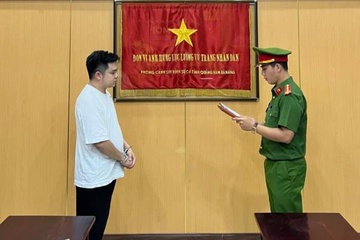 Bat giu giam doc 'dom' chiem doat tien ty bang thu doan tinh vi hinh anh