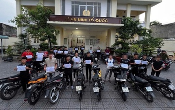 Ngan chan hang chuc 'quai xe' tu tap dua xe trai phep o TP.HCM hinh anh