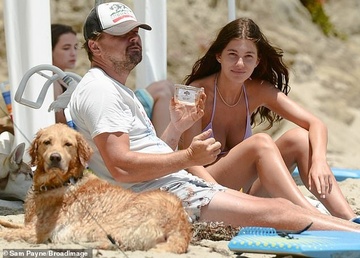 Leonardo DiCaprio di bien cung ban gai kem 23 tuoi hinh anh