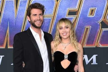 Miley Cyrus dien sexy, cung chong xem 'Avengers: Endgame' cua anh trai hinh anh