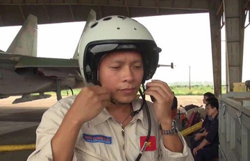 Tien dua phi cong Tran Quang Khai hinh anh