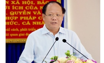 Ong Tat Thanh Cang vang mat tai buoi tiep xuc cu tri hinh anh