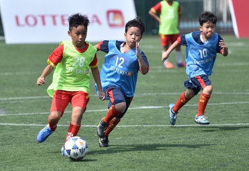 16 doi bong thieu nhi Ha Noi du vong loai ‘Lotteria cup 2017’ hinh anh