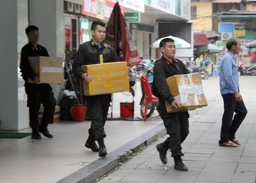 Vi sao chua cong bo ten 8 nguoi bi bat trong vu Nhat Cuong Mobile? hinh anh