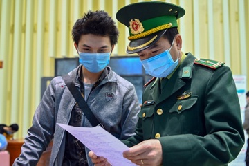 Quan doi chuan bi hang van cho o don nguoi ve tu vung dich hinh anh