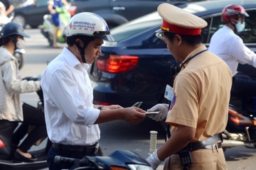 Nguoi co tien bao lanh se khong bi giu phuong tien giao thong vi pham hinh anh