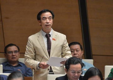 Ong Nguyen Quang Tuan co ky mot so van ban lien quan o Benh vien Tim hinh anh