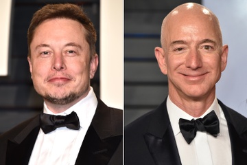 Elon Musk cham choc Jeff Bezos hinh anh
