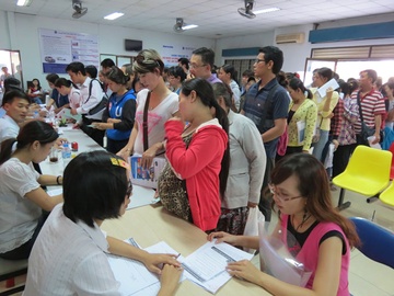 Tran ai di nhan tro cap that nghiep hinh anh