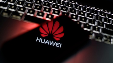 Cap quang bien - quan bai trong tay ao cua Huawei hinh anh