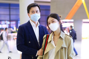 Hon nhan cua Van Vinh San sau mot nam cuoi hinh anh