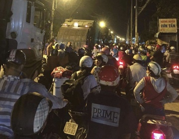 Dan Sai Gon ket giua trieu cuong, tac duong va mui rac hinh anh