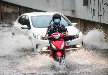 Sau sieu may bom, TP.HCM nang duong Nguyen Huu Canh de chong ngap hinh anh