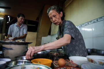 Tu ganh rong den quan pho Minh noi tieng 70 nam o Sai Gon hinh anh