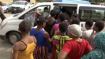 Canh sat Nigeria giai cuu 19 phu nu khoi 'lo de' o Lagos hinh anh