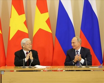 TBT Nguyen Phu Trong va TT Putin trao doi dien mung 70 nam Viet - Nga hinh anh