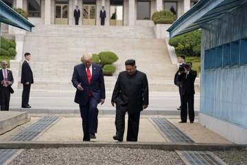 Buoc di nho cua TT Trump vao Trieu Tien, noi lo lon cua Trung Quoc hinh anh