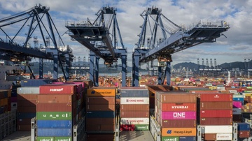 Hang nghin container thit un u tai cac cang lon cua TQ hinh anh