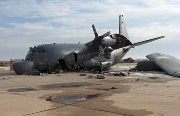 May bay C-130 cua My dam vao tuong o Iraq hinh anh