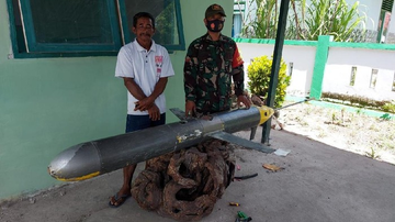 Ngu dan Indonesia tim thay tau ngam UUV nghi cua Trung Quoc hinh anh