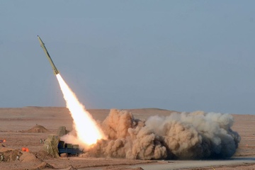 Iran na 12 ten lua vao Iraq hinh anh