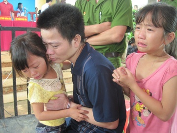 Nuoc mat ong bo danh chet con gai vi de mat bao tieu hinh anh
