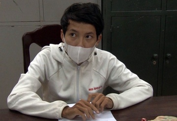 Trom tien trong oto anh 1