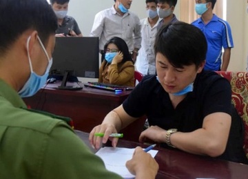 7 nguoi Trung Quoc thue khach san danh bac giua dich hinh anh