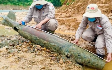 Hai qua bom phat lo sau mua lon o Quang Tri hinh anh