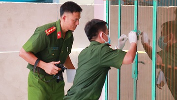 Em vo dung keo dam anh re tu vong trong bua com hinh anh