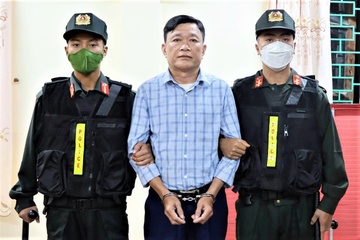 Chu tich xa tham o gan 300 trieu dong hinh anh