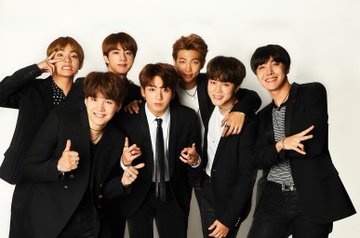Truong nhom RM: ‘Phep mau giup BTS ngay cang noi tieng’ hinh anh