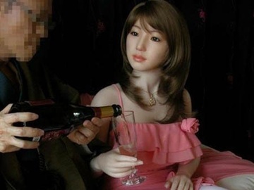 Con nghien nhan tinh cao su cua quy ong Nhat Ban hinh anh