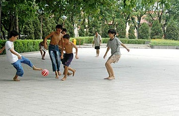 Ton thuong tinh hoan o tre nguy hiem nhu the nao? hinh anh