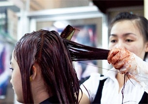 Thuoc nhuom toc chua hoa chat gay ung thu hinh anh