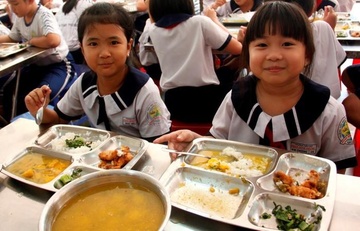 Hieu truong chiu trach nhiem neu xay ra ngo doc thuc pham trong truong hinh anh