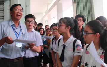 Hon 37.000 thi sinh buoc vao ky thi dai hoc dau tien nam 2019 hinh anh