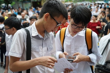 Diem chuan truong chuyen Khoa hoc Tu nhien cao nhat la 20,5 hinh anh