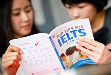 Vi sao dat IELTS 6.5 duoc dac cach thanh hoc sinh gioi tieng Anh? hinh anh