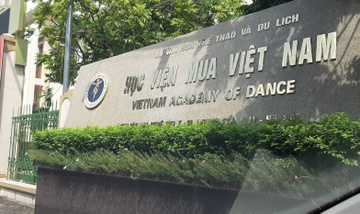 Hon 300 hoc vien Hoc vien Mua Viet Nam keu cuu hinh anh