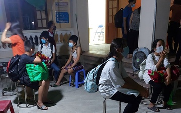 Mot hoc sinh duong tinh voi nCoV, 38 em di cach ly trong dem hinh anh