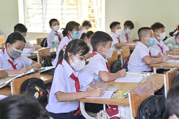 Khanh Hoa cho hoc sinh nghi hoc tranh bao hinh anh