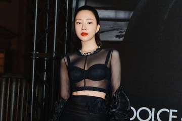 Son Na Eun dien ao nit nguc hinh anh