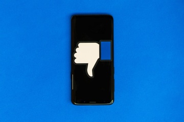 Len kich hoat camera iPhone, Facebook noi do loi phan mem hinh anh