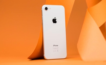 'So iPhone SE voi dien thoai Android gia re that qua tan nhan' hinh anh