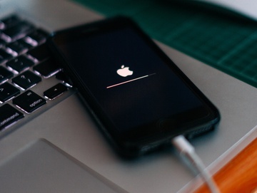 Apple va loi khan cap cho iPhone hinh anh