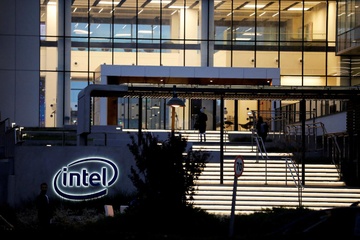 Ông Trump chính thức mở ra đường thoát cho Intel