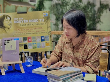 Day tu 5h sang, di 150 km de gap nha van Nguyen Ngoc Tu hinh anh